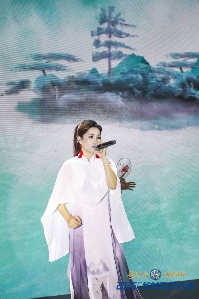 尹晓芸携原创国风曲目《清远不远》亮相。