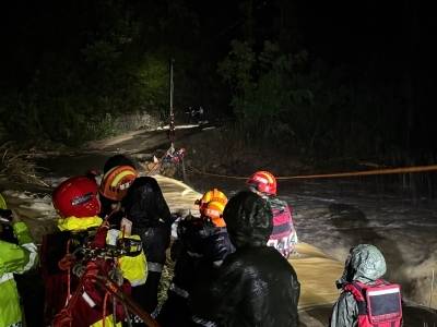 暴雨夜搭起“生命通道”！江门消防架设绳索横渡洪水救出3人