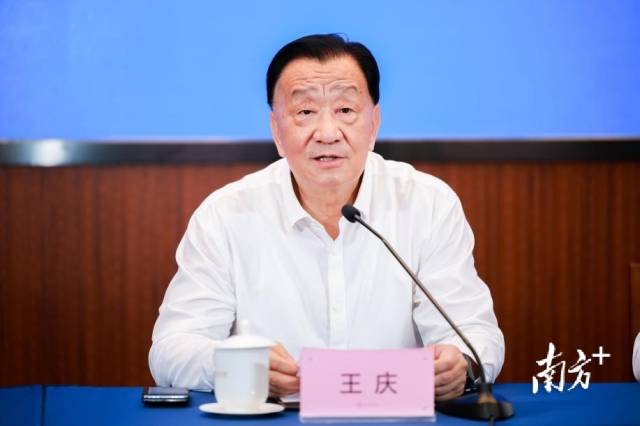 中国茶叶流通协会会长、全国茶叶标准化技术委员会主任委员王庆发言。