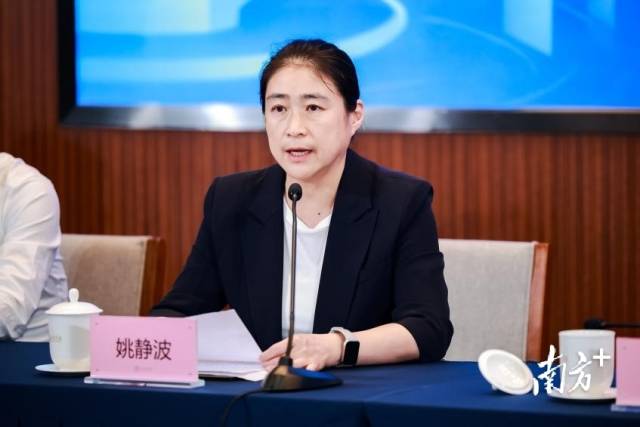 中国茶叶流通协会副会长姚静波答记者问。