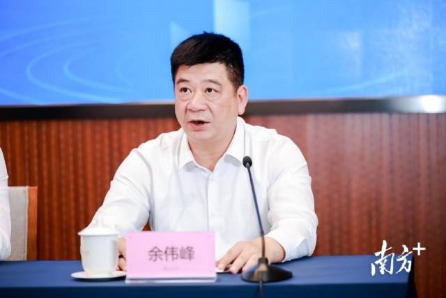 饶平县农业农村局局长余伟峰答记者问。