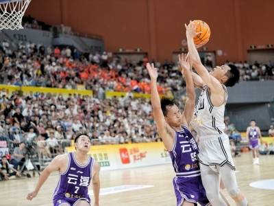 粤BA佛山队75：79憾负云浮队，拼搏之夜温情长存