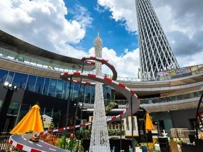 广州塔下办“派对”，乐高喊大人小孩“六一一起玩个够”