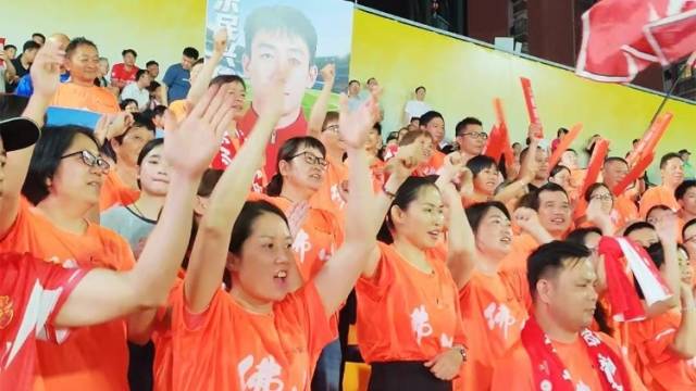 呐喊声震天！佛肇球迷热情助威