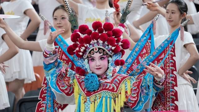 粤剧武旦“梁红玉”擂鼓！粤BA佛山主场燃炸