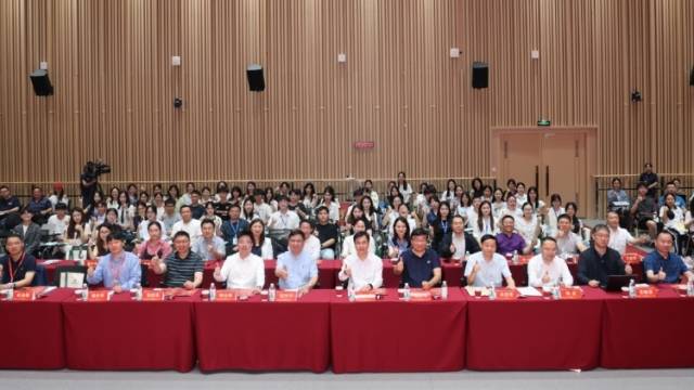 人工智能时代，新闻传播学该怎么“变”？