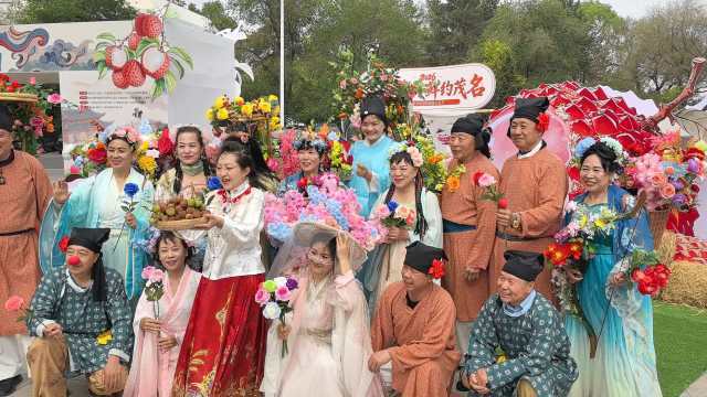 哈尔滨当地网红与派荔团队合影。