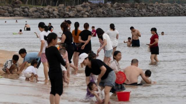 有人想变白，有人想变黑，皮肤科在忙什么？｜国际护肤日