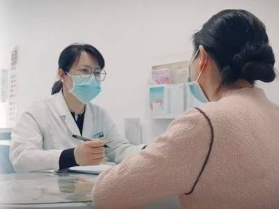 八成更年期女性受困“潮热盗汗”：专家说不用硬扛！