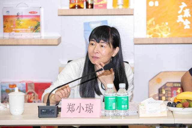 《作品》杂志社副总编、著名诗人郑小琼