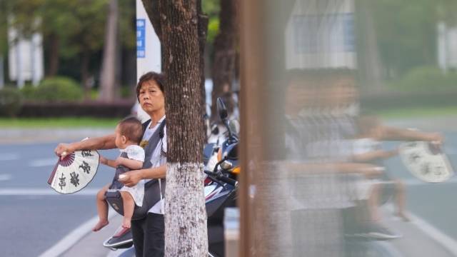 广东最高温已突破38℃，提前学好这几招，万一中暑能救命｜医起聊