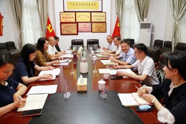 三方座谈交流,助力粤桂协作。 三方座谈交流,助力粤桂协作。