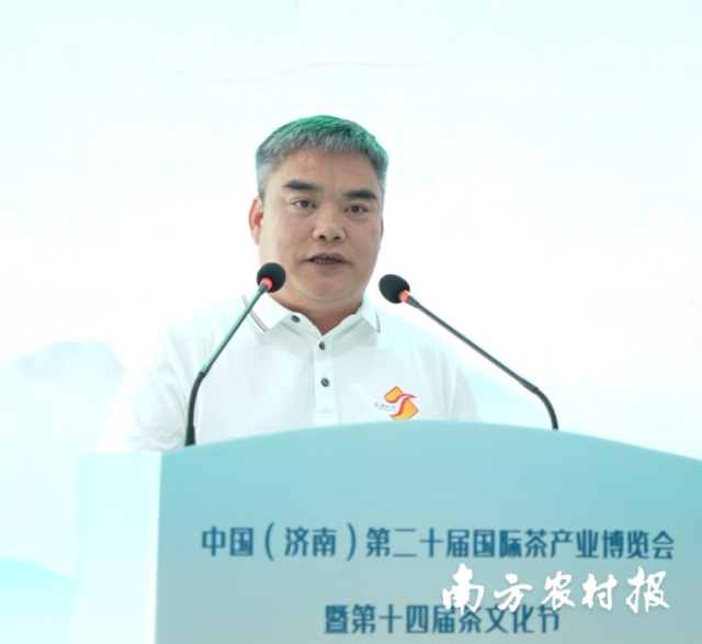 英德市人民政府副市长罗亚生在开幕式上致辞。