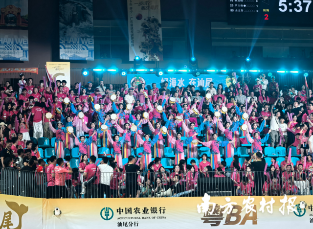 粤BA汕尾队助威方阵。 粤BA汕尾队助威方阵。