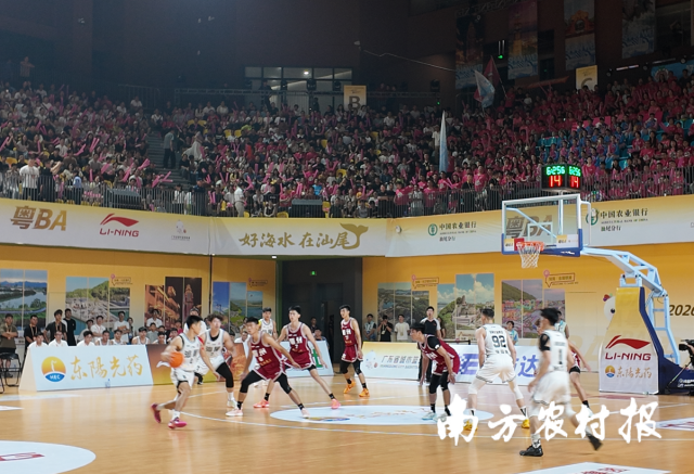 广东省城市篮球联赛(粤BA)常规赛收官战现场——汕尾VS梅州。 广东省城市篮球联赛(粤BA)常规赛收官战现场——汕尾VS梅州。