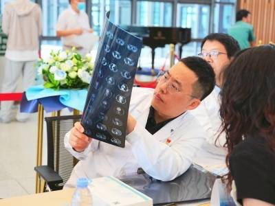 汕尾籍医学专家返乡齐聚深汕中心医院，把省级专家义诊送到“家门口”