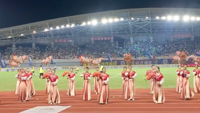 一曲鱼龙舞，惊艳云浮绿茵场