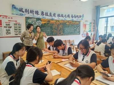 50多岁到山区做“博士校长”，她要将中职学生的“窗”开成“门”