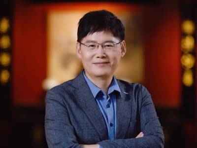 中大中文系主任彭玉平评高考作文题：选择写哪个词语很考验水平