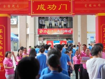 名家解析今年高考作文题：写出个人成长与时代变化之间的关系
