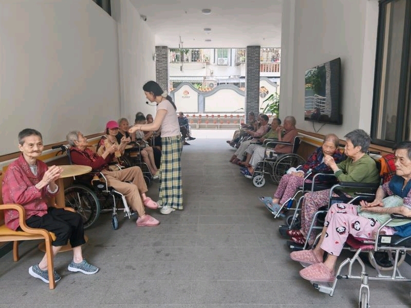 近日,养心养老院的长者们顺利回到熟悉的养老院。 禅城区民政局供图 近日,养心养老院的长者们顺利回到熟悉的养老院。 禅城区民政局供图