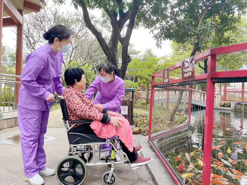 禅城区依托“禅颐居”品牌力量,用有力度、有温度、有质感的民生举措,为辖区老年人筑牢幸福晚年的坚实屏障。禅城区民政局供图 禅城区依托“禅颐居”品牌力量,用有力度、有温度、有质感的民生举措,为辖区老年人筑牢幸福晚年的坚实屏障。禅城区民政局供图