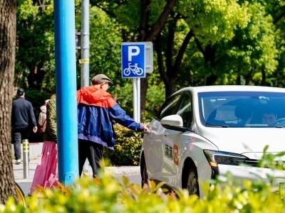 微信AI官宣大动作！美团京东滴滴携程等集体“上船”