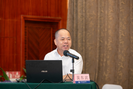 五邑大学副教授吴东武为学员讲解政策