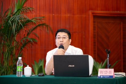 江门市第三人民医院医务科科长、主任医师刘岱岳现场授课