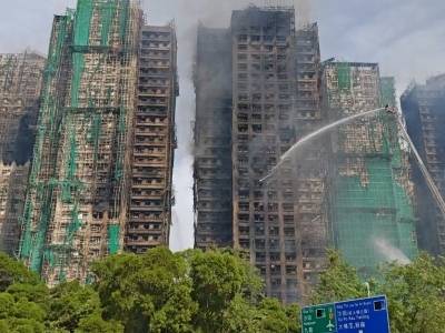 香港宏福苑大火后续：7人及两公司被起诉，涉25宗罪