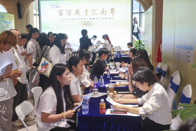 45家企业，超800个岗位！深圳举行“百万英才汇南粤”黄金珠宝专场招聘会