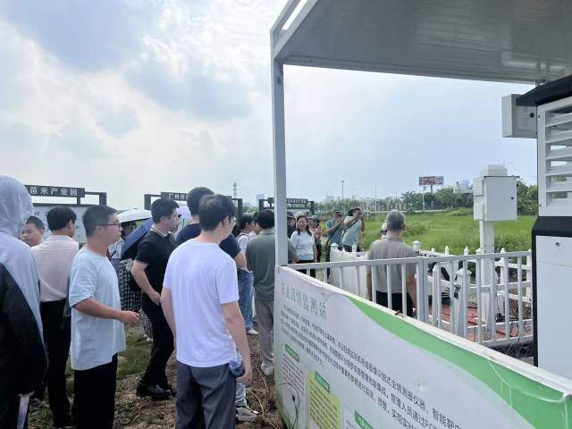 学员参与水稻智慧农业现场研学 学员参与水稻智慧农业现场研学