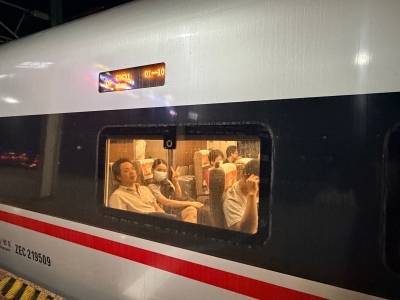 暴雨中的河源站：千名旅客安全转运，患病儿童紧急救助