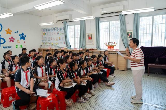龙舟说唱成为麦村小学“一校一品”特色课程。 龙舟说唱成为麦村小学“一校一品”特色课程。
