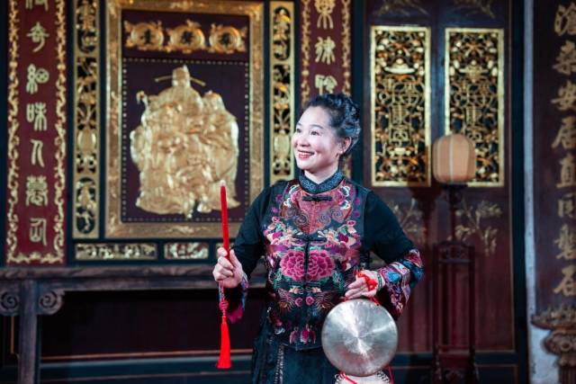 龙舟说唱市级代表性传承人杨美花。 龙舟说唱市级代表性传承人杨美花。