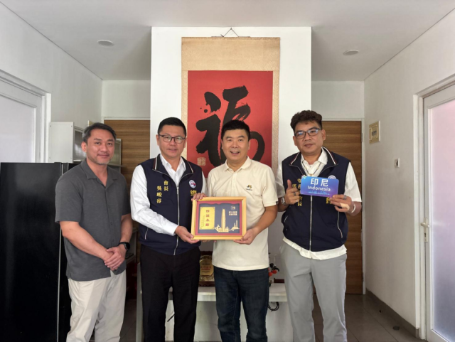 ▲左三印尼广东总商会执行会长孙继春。