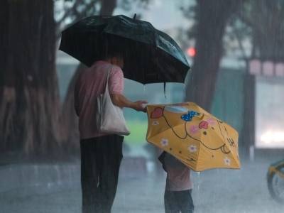 广州10区发布暴雨、雷雨大风预警，学生可延迟上学
