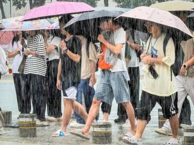 广州等地注意“下班雨”，珠三角、粤西大范围暴雨预警继续生效