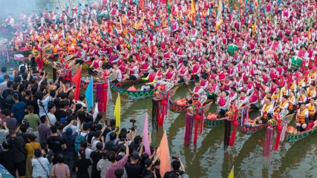 镜头里的广东端午：蹦迪的龙舟，沸腾的江河 | 南方+拍客