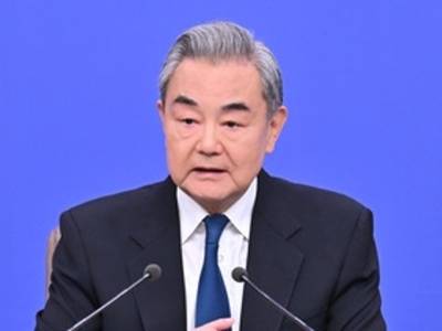 王毅同法国外长巴罗通电话