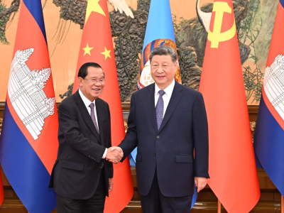 习近平会见柬埔寨人民党主席、参议院主席洪森