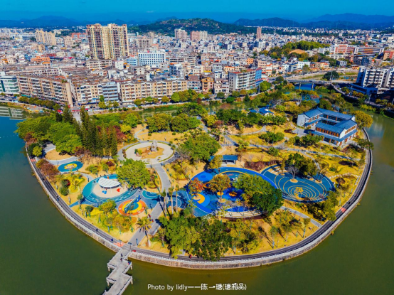 东海街道玉照公园,陈一瑭摄。 东海街道玉照公园,陈一瑭摄。