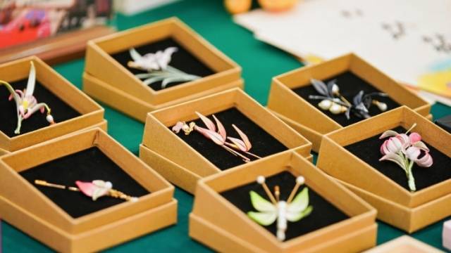 千里赴疆揽客！韶关文旅携丹霞研学、非遗好物亮相乌鲁木齐
