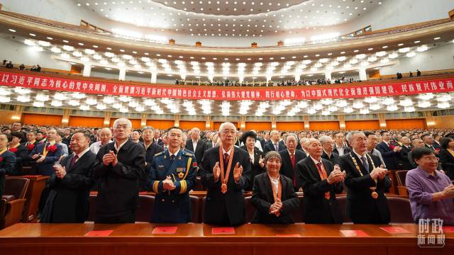 以往功勋荣誉表彰获得者代表也来到了大会现场。(总台记者李晋拍摄) 以往功勋荣誉表彰获得者代表也来到了大会现场。(总台记者李晋拍摄)