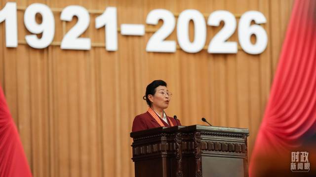 当天,吴亚琴代表“七一勋章”获得者发言。(总台记者李晋拍摄) 当天,吴亚琴代表“七一勋章”获得者发言。(总台记者李晋拍摄)