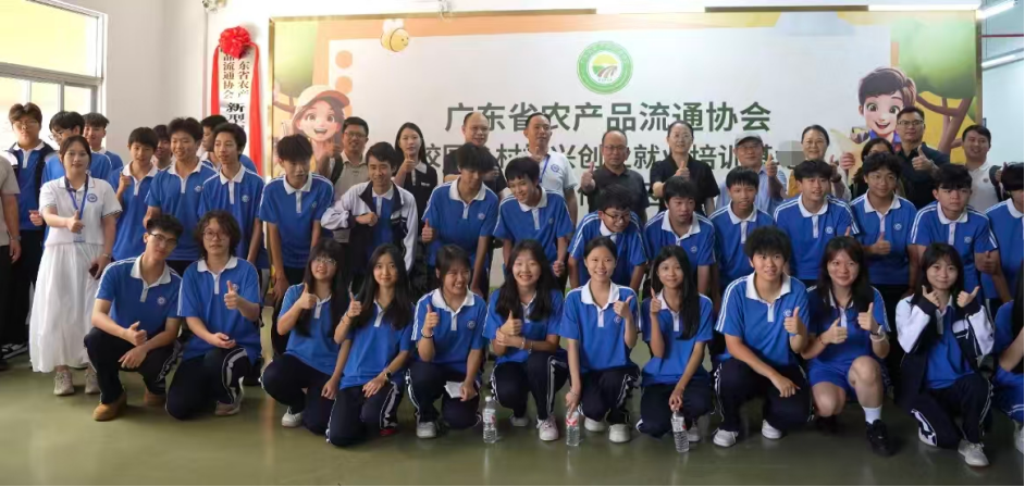 把直播间开进田间，东莞这所学校一年孵化上千人！