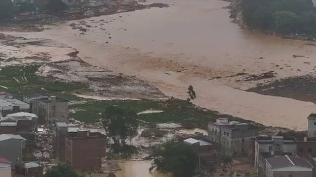 “水一下涌下来，什么都来不及了”，广西横州村民回忆洪水逃生经历