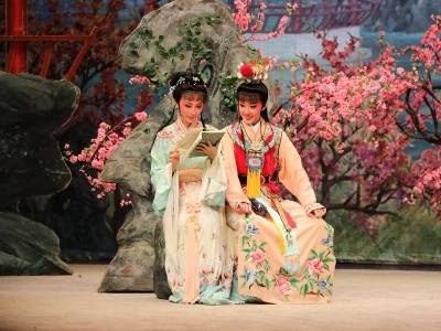 “90后”宝黛组合羊城首秀，越剧《红楼梦》展江南沪韵