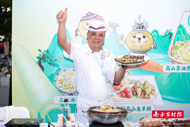 三江郁香餐饮集团出品总监、三江鸟巢国宴楼行政总厨杨领春。