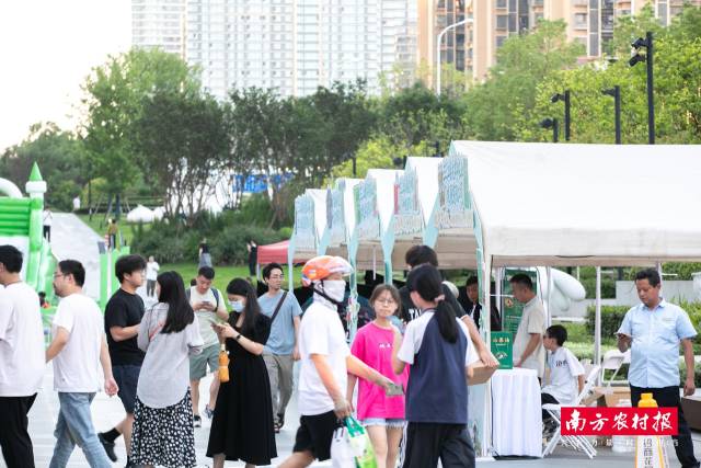 东西部协作三十周年系列活动——“粤桂协作·江川油礼”媒体+2026年三江油茶品牌长沙专场推介活动展销现场。